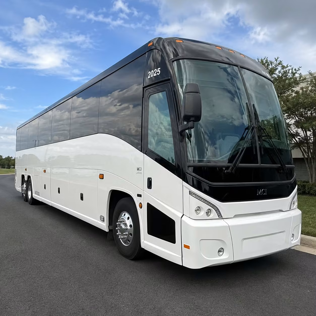summer festival and outdoor concert bus rentals in central massachusetts
